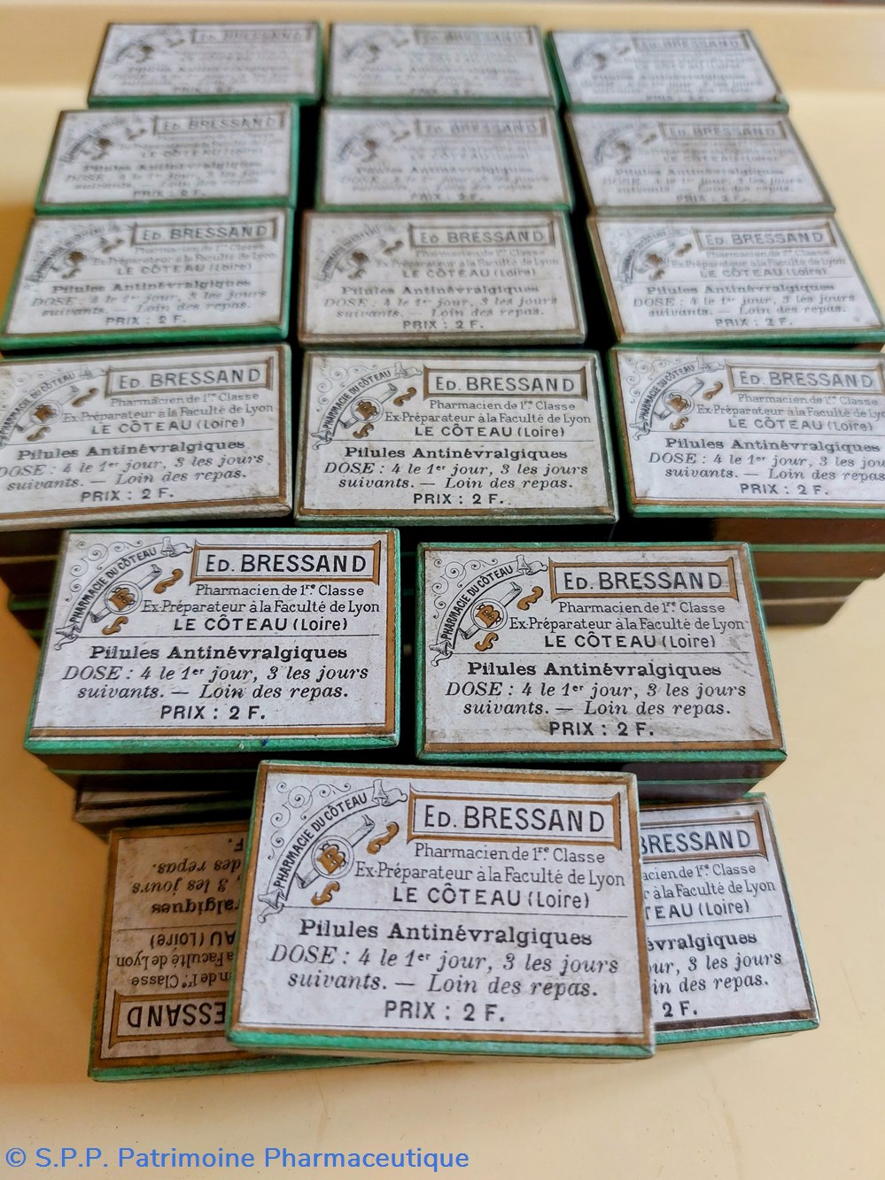 Boîtes BRESSAND / Pilules Antinevralgiques 7 science pharmacie boites bressand pilules antinevralgiques