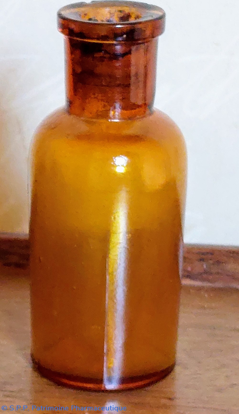 science pharmacie 8 petit flacon cylindrique en verre ambre