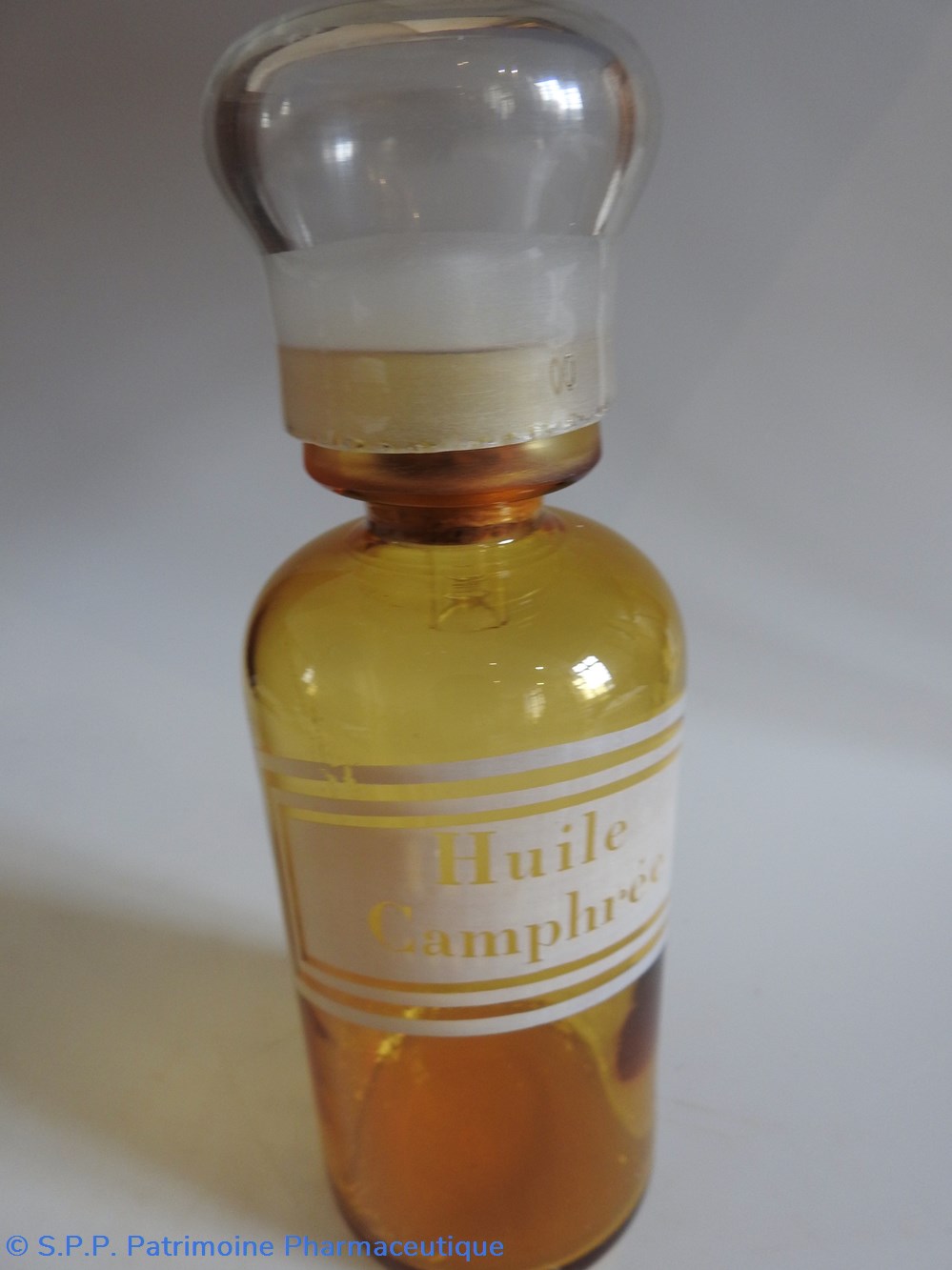 Huile camphrée science pharmacie huile camphree