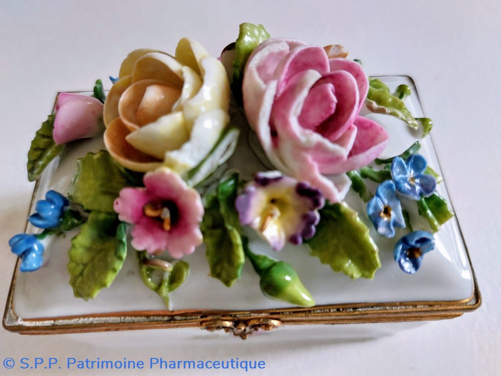 PILULIER en Porcelaine 7 science pharmacie pilulier en porcelaine