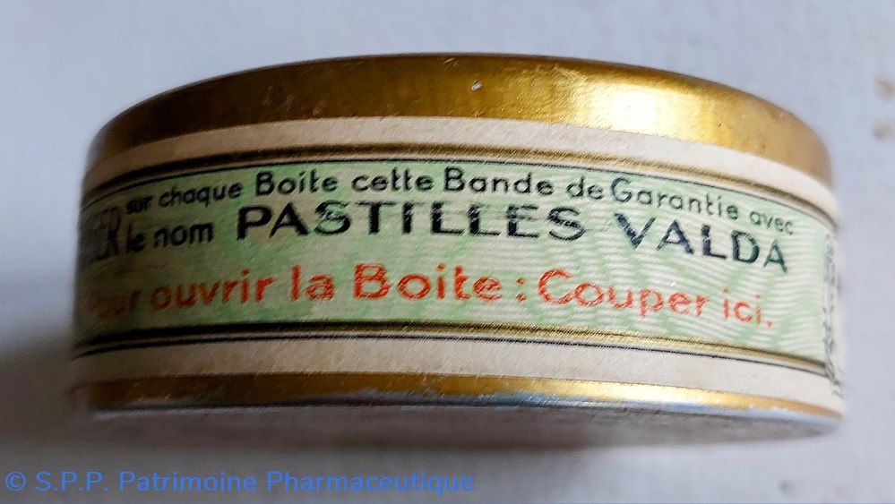 science pharmacie pastilles valda decor bleu et or