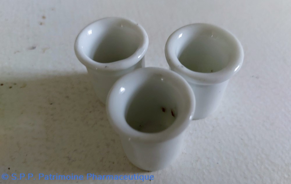science pharmacie pots ou mesures en porcelaine hauteur 2 5 cm