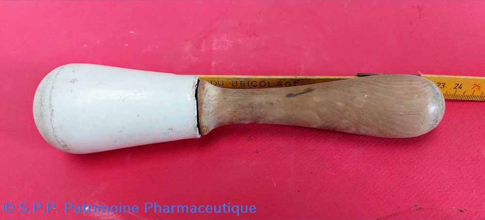 Mortier en faïence blanche avec pilon 6 science pharmacie mortier en faience blanche avec pilon