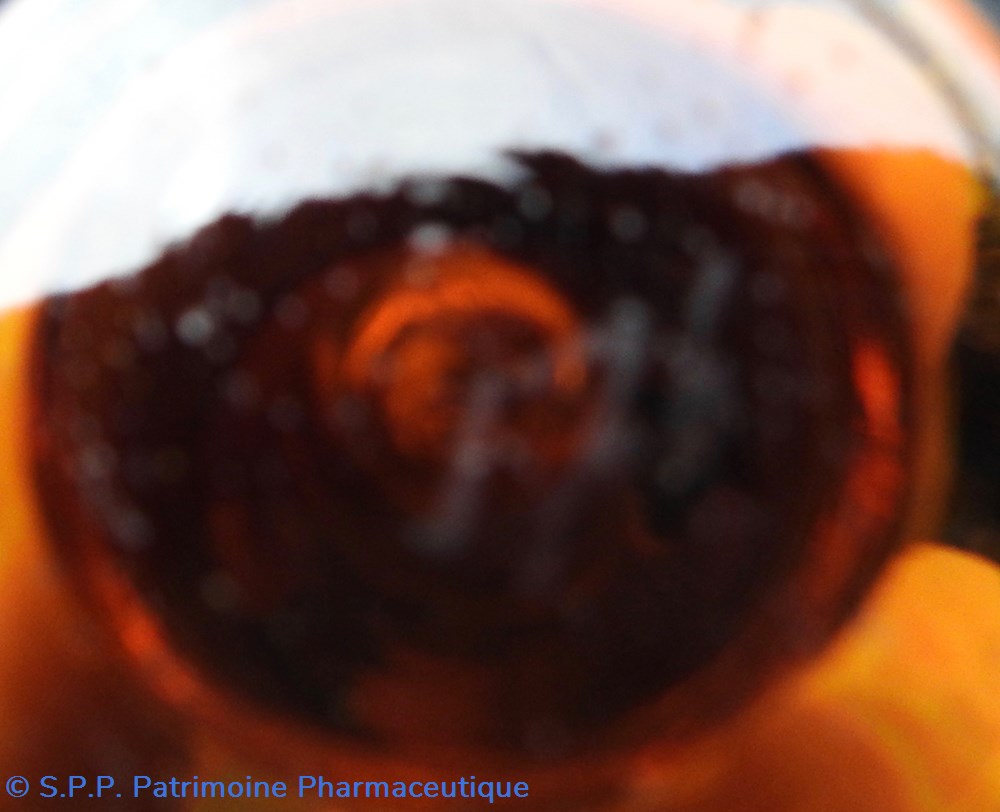 Flacon de pharmacie en verre ambré très petit modèle à étiquette blanche et lettres transparentes 3 science flacon de pharmacie en verre ambre tres petit modele a etiquette blanche et lettres transparentes