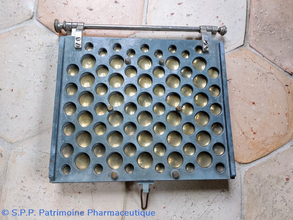 Cacheteur / moule à cachets Azymes 6 science pharmacie cacheteur moule a cachets azymes