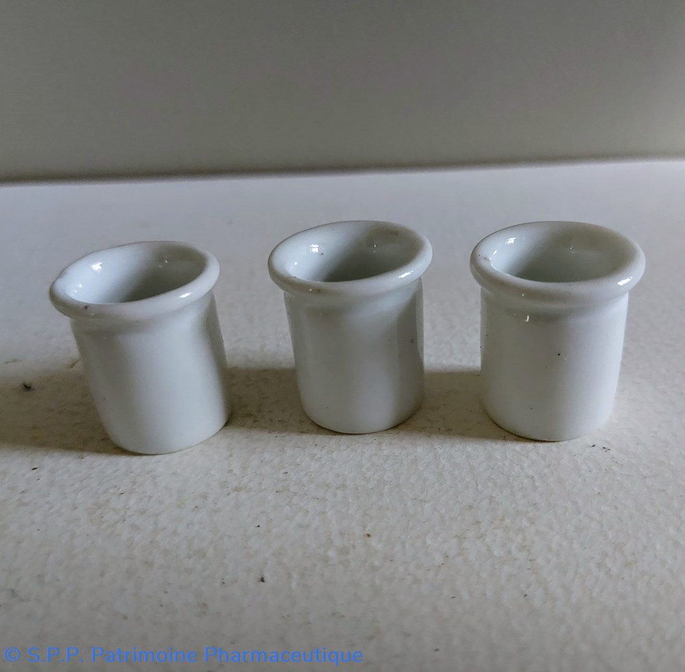 science pharmacie pots ou mesures en porcelaine hauteur 2 5 cm