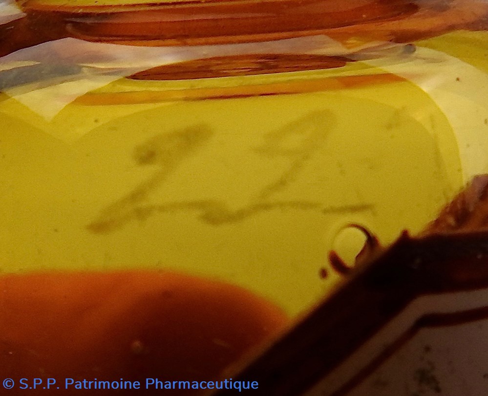 science flacon de pharmacie en verre ambre tres petit modele a etiquette blanche et rouge