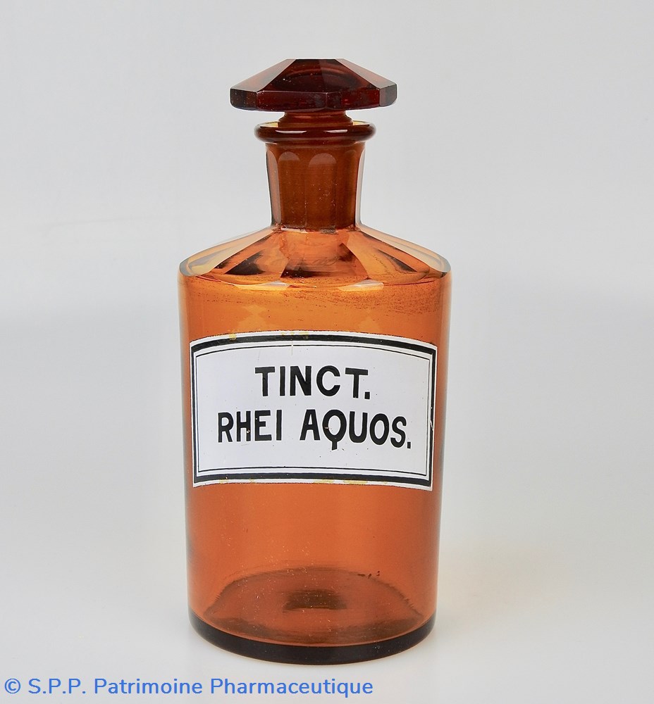 Flacon de pharmacie en verre ambré moyen modèle à étiquette blanche et noire science flacon de pharmacie en verre ambre moyen modele a etiquette blanche et noire