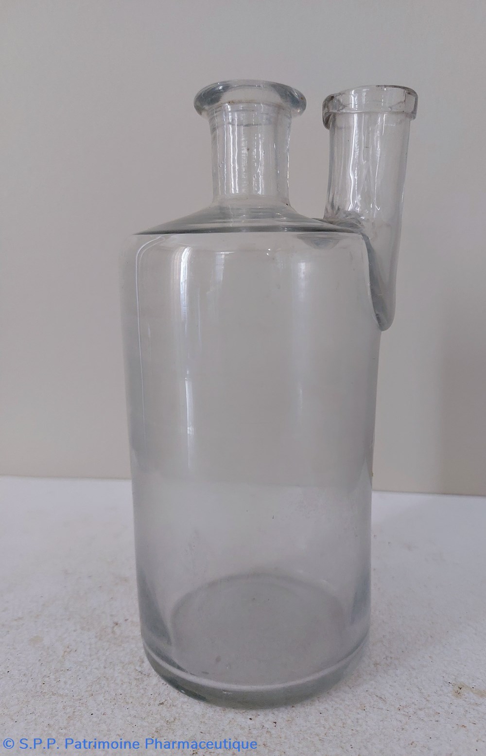 Flacon en verre à deux goulots science pharmacie flacon en verre a deux goulots
