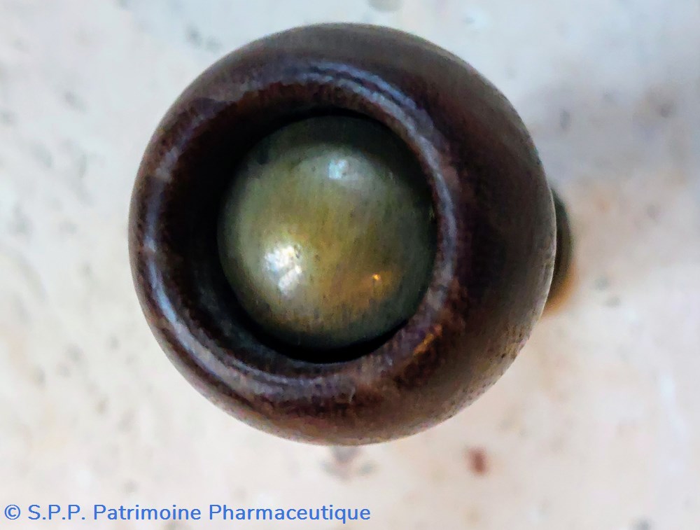 science pharmacie cacheteur bois et laiton