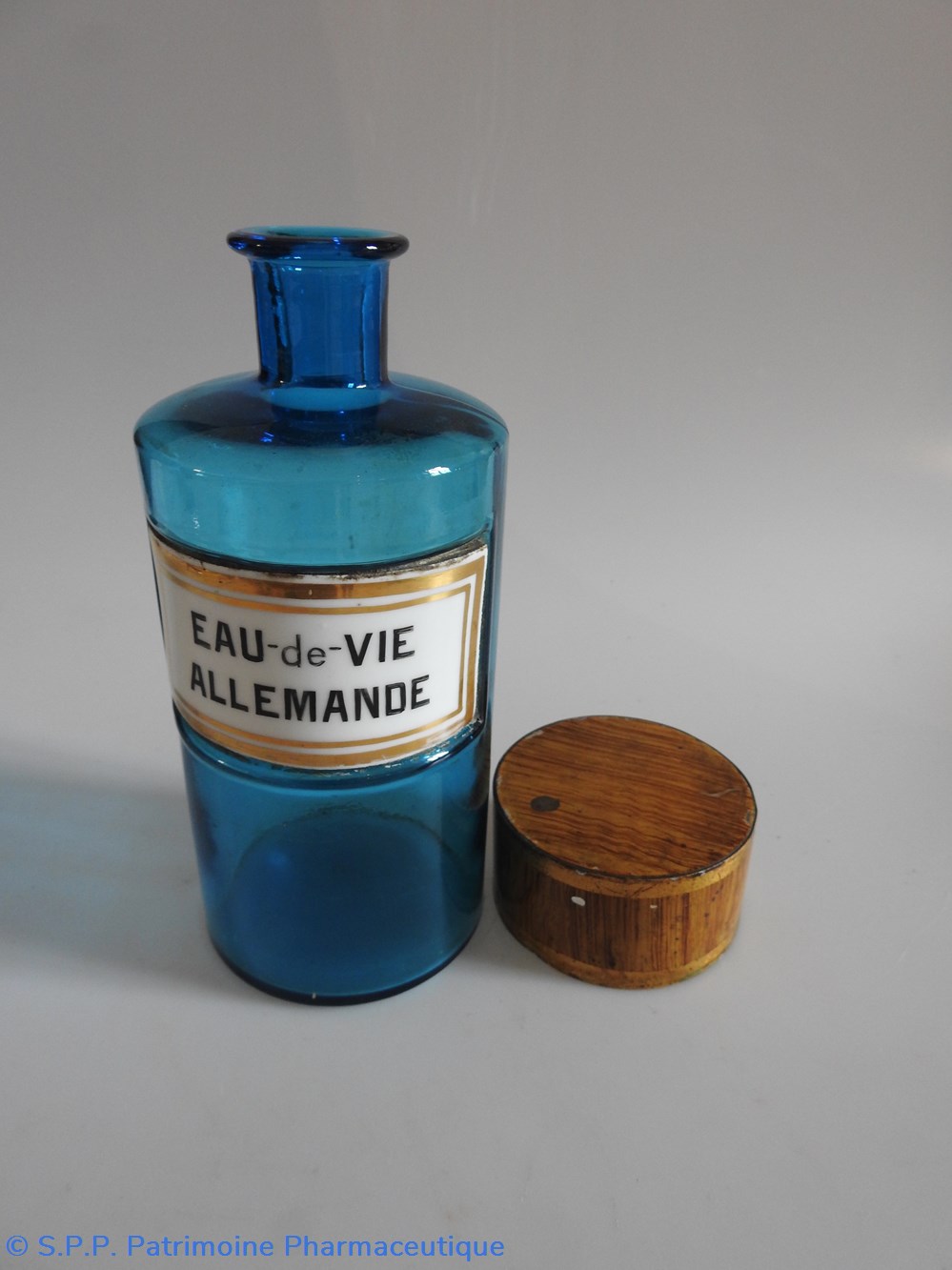 science pharmacie eau de vie allemande flacon p m couvercle g m