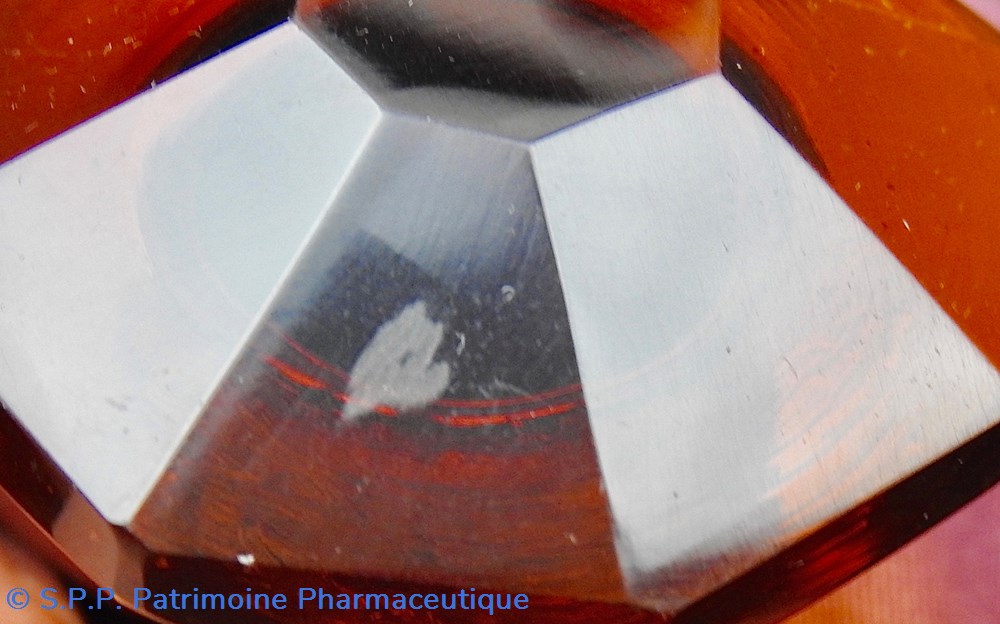Flacon de pharmacie en verre ambré moyen modèle à étiquette blanche et noire 4 science flacon de pharmacie en verre ambre moyen modele a etiquette blanche et noire
