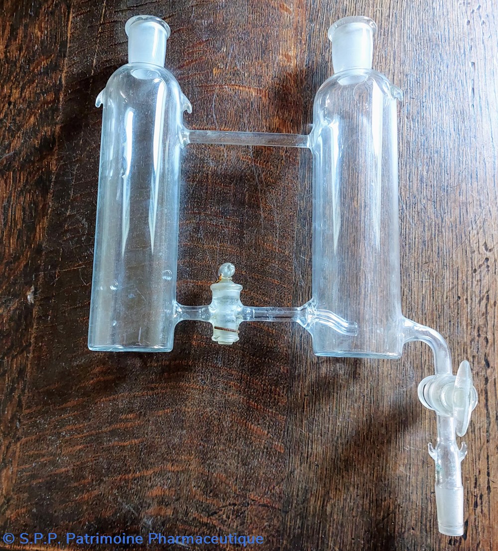 Dispositif de laboratoire en verre 3 science pharmacie dispositif de laboratoire en verre