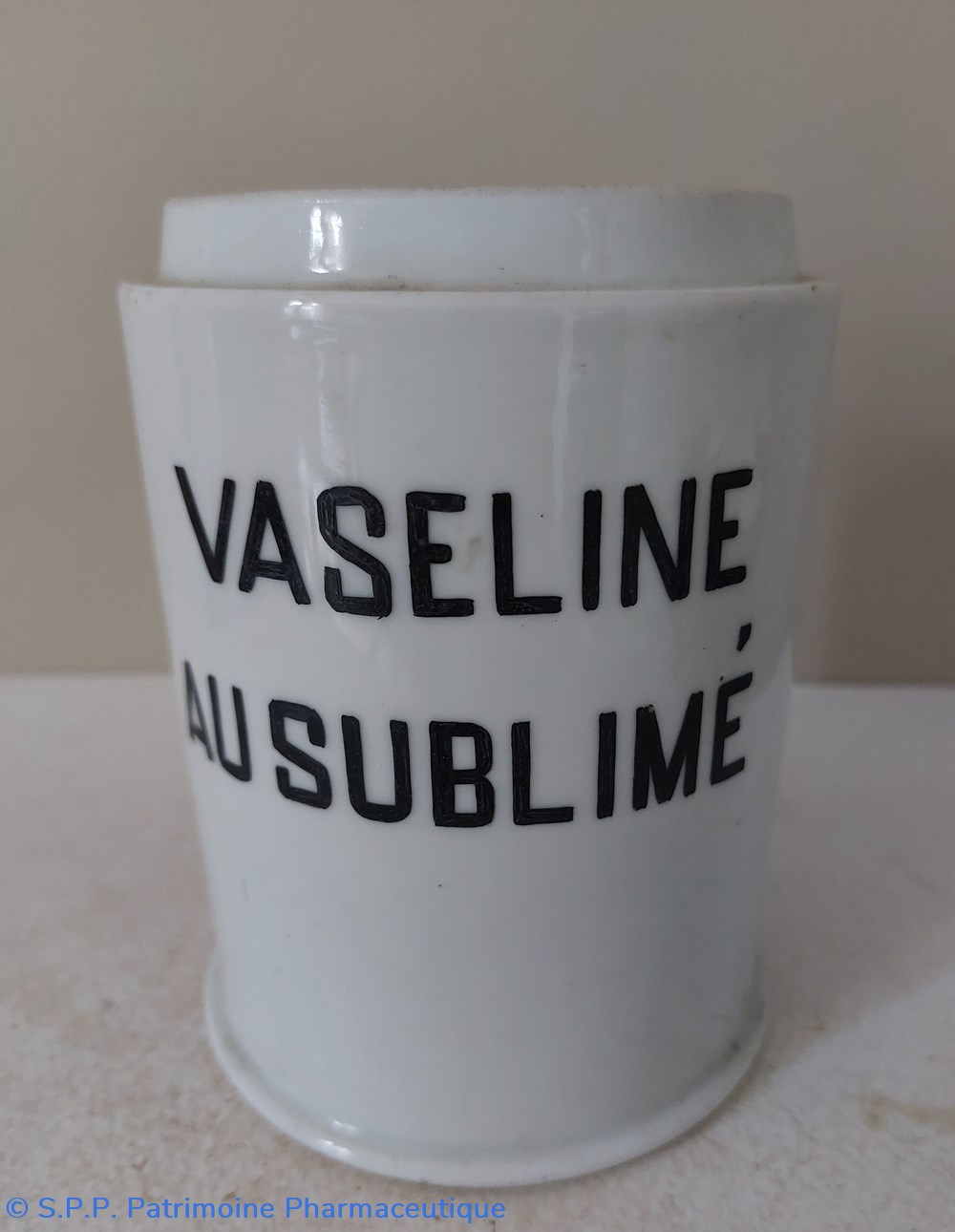 science pharmacie pot a onguent mehun vaseline au sublime