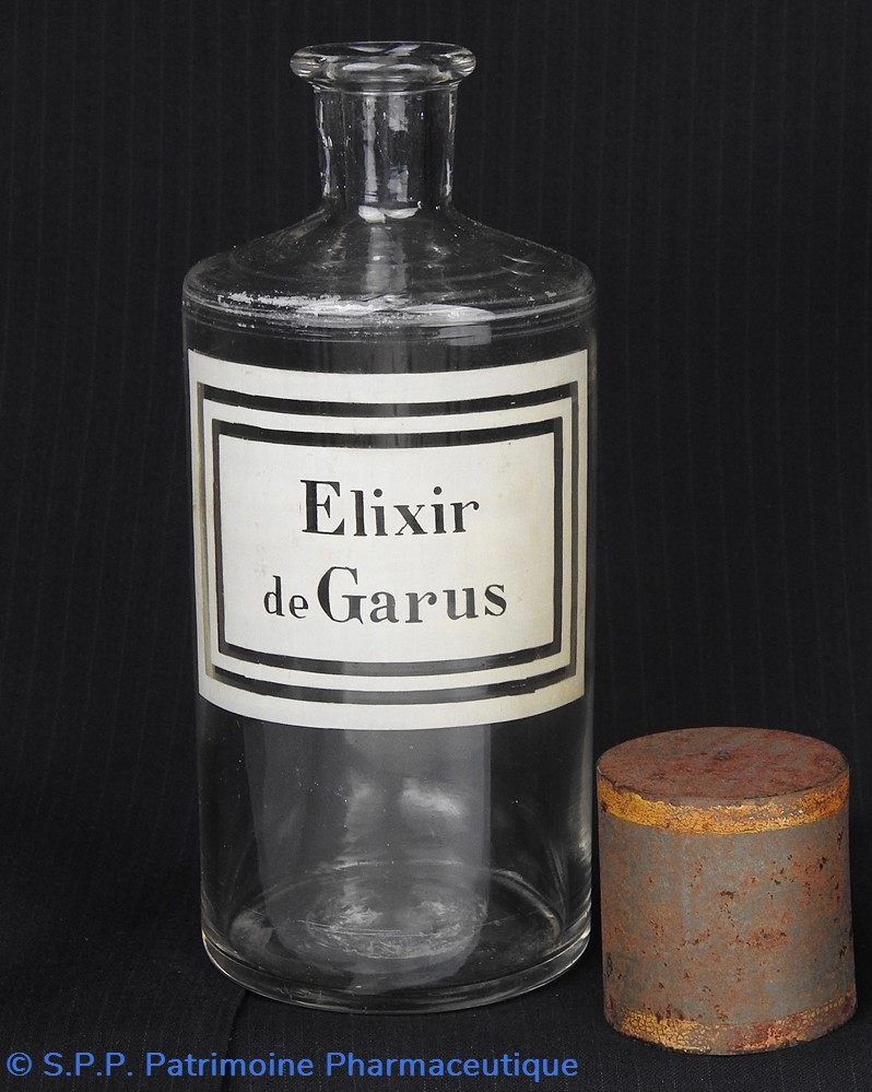 Flacon en verre petit modèle étiquette blanche Pharmacie RAVASSE 3 science flacon en verre petit modele etiquette blanche pharmacie ravasse