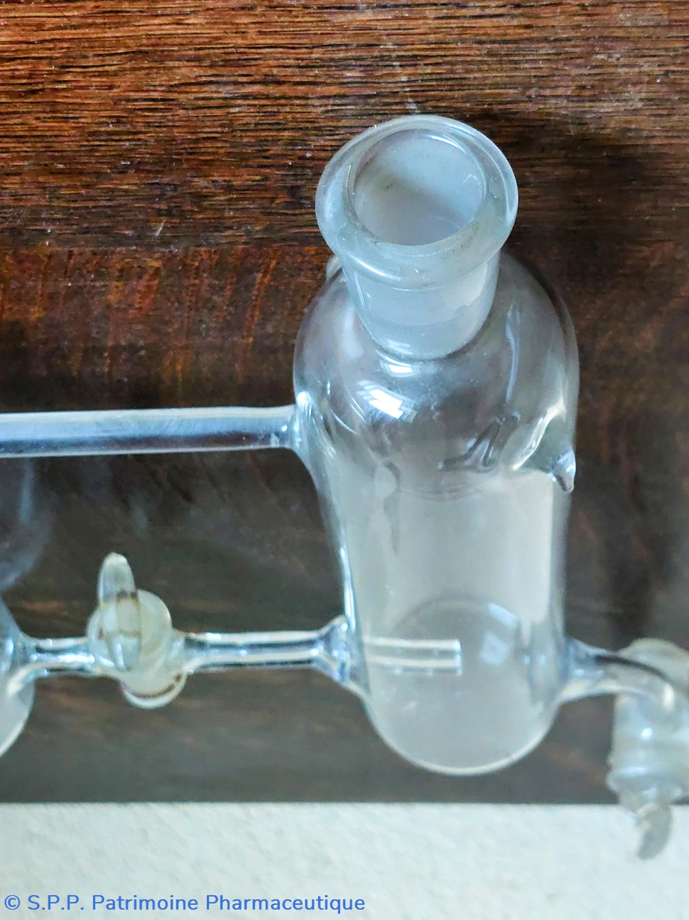 Dispositif de laboratoire en verre 7 science pharmacie dispositif de laboratoire en verre