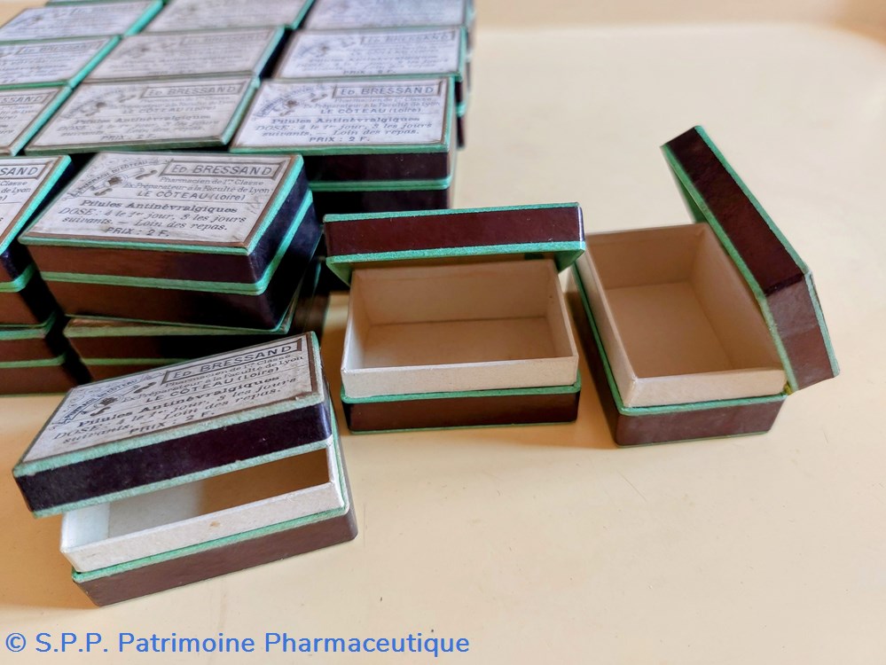 Boîtes BRESSAND / Pilules Antinevralgiques 5 science pharmacie boites bressand pilules antinevralgiques