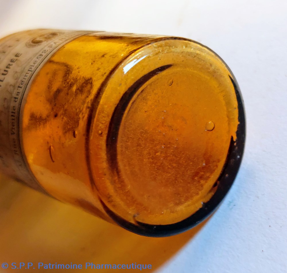 Flacon 9cm " Diethylmalonylurée" R. P. 6 science pharmacie flacon 9cm diethylmalonyluree r p