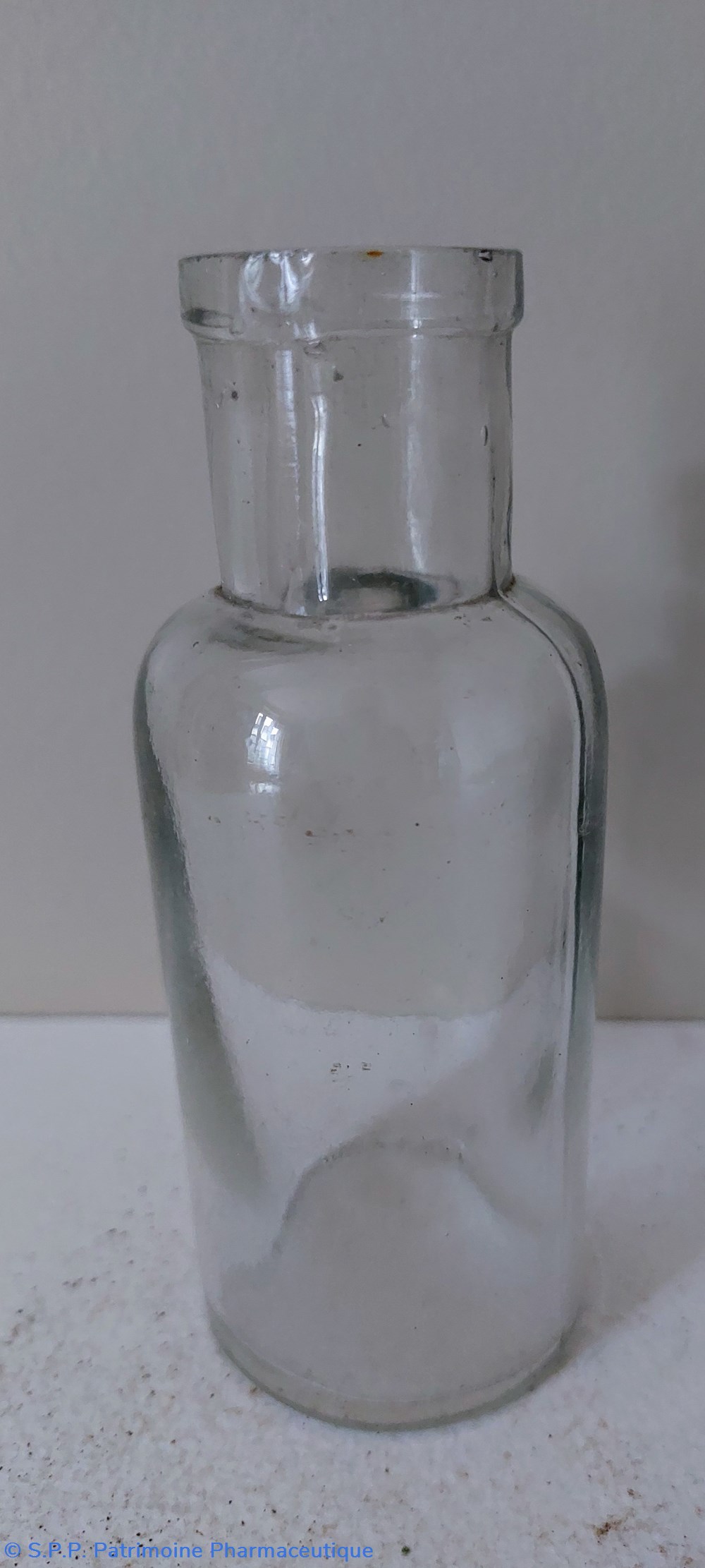 12 / Petit flacon en verre blanc science pharmacie 12 petit flacon en verre blanc