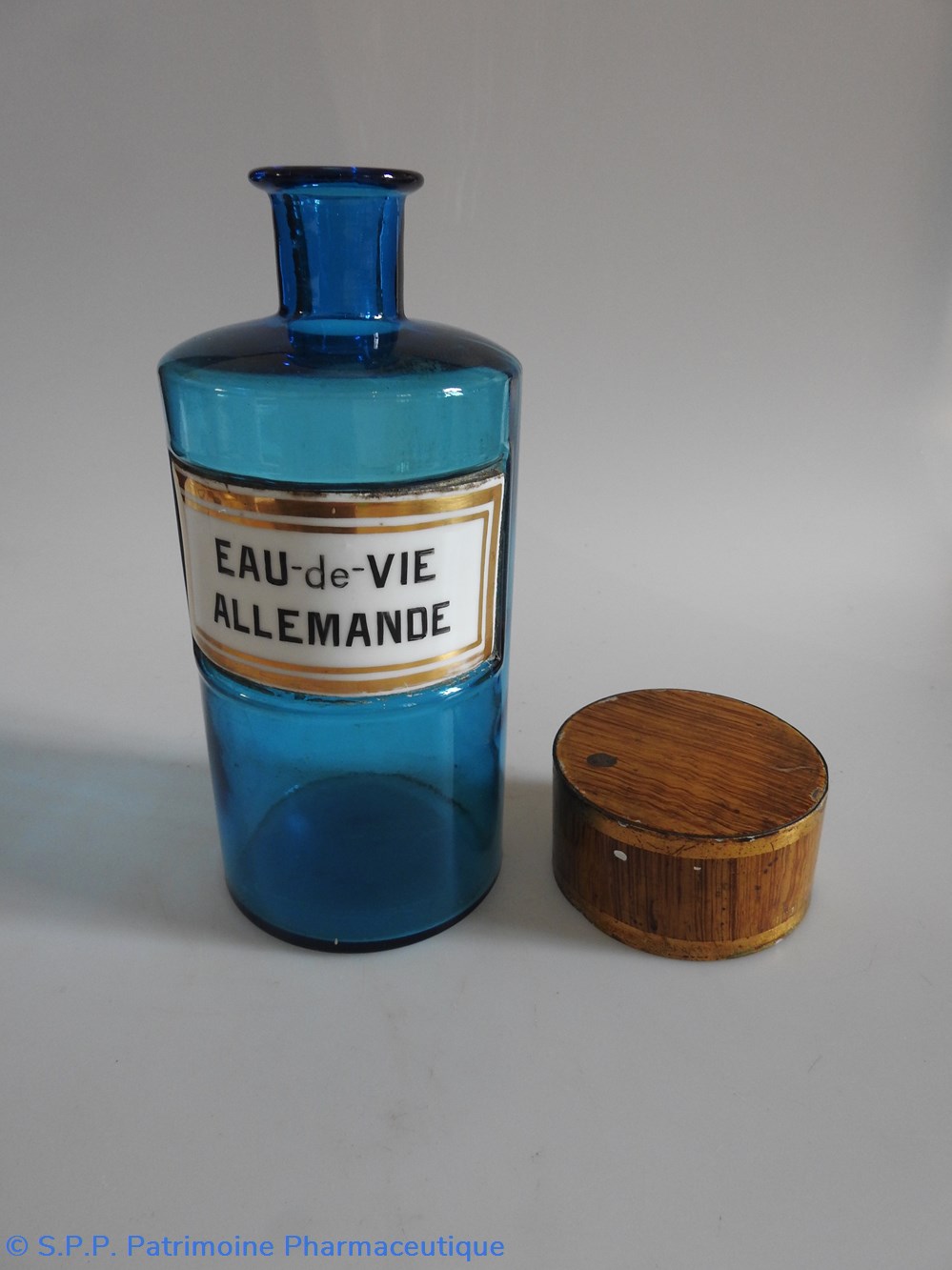 science pharmacie eau de vie allemande flacon p m couvercle g m