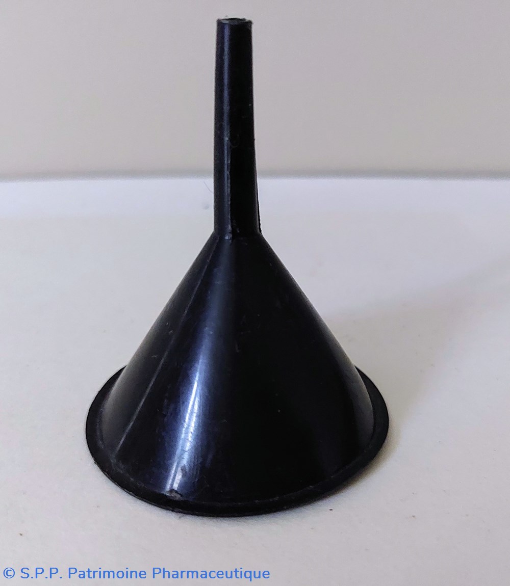 Petit entonnoir de laboratoire science pharmacie petit entonnoir de laboratoire