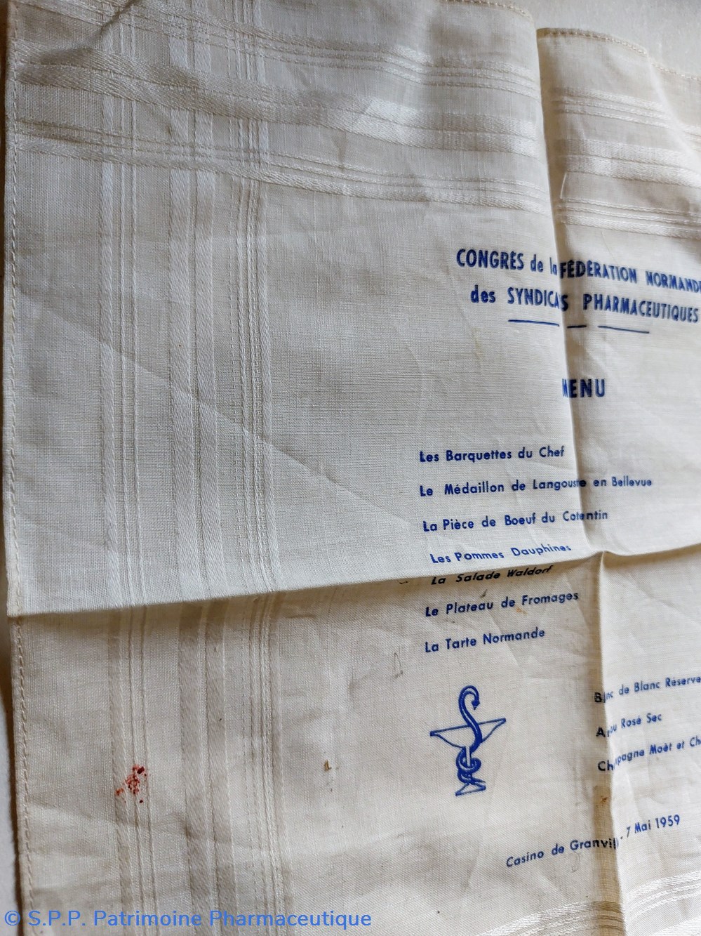 Mouchoir Menu Congrès des syndicats pharmaceutiques 3 documents anciens mouchoir menu congres des syndicats pharmaceutiques