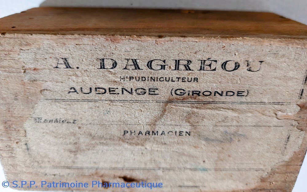 HIRUDINICULTURE coffret de sangsues 6 science pharmacie hirudiniculture coffret de sangsues
