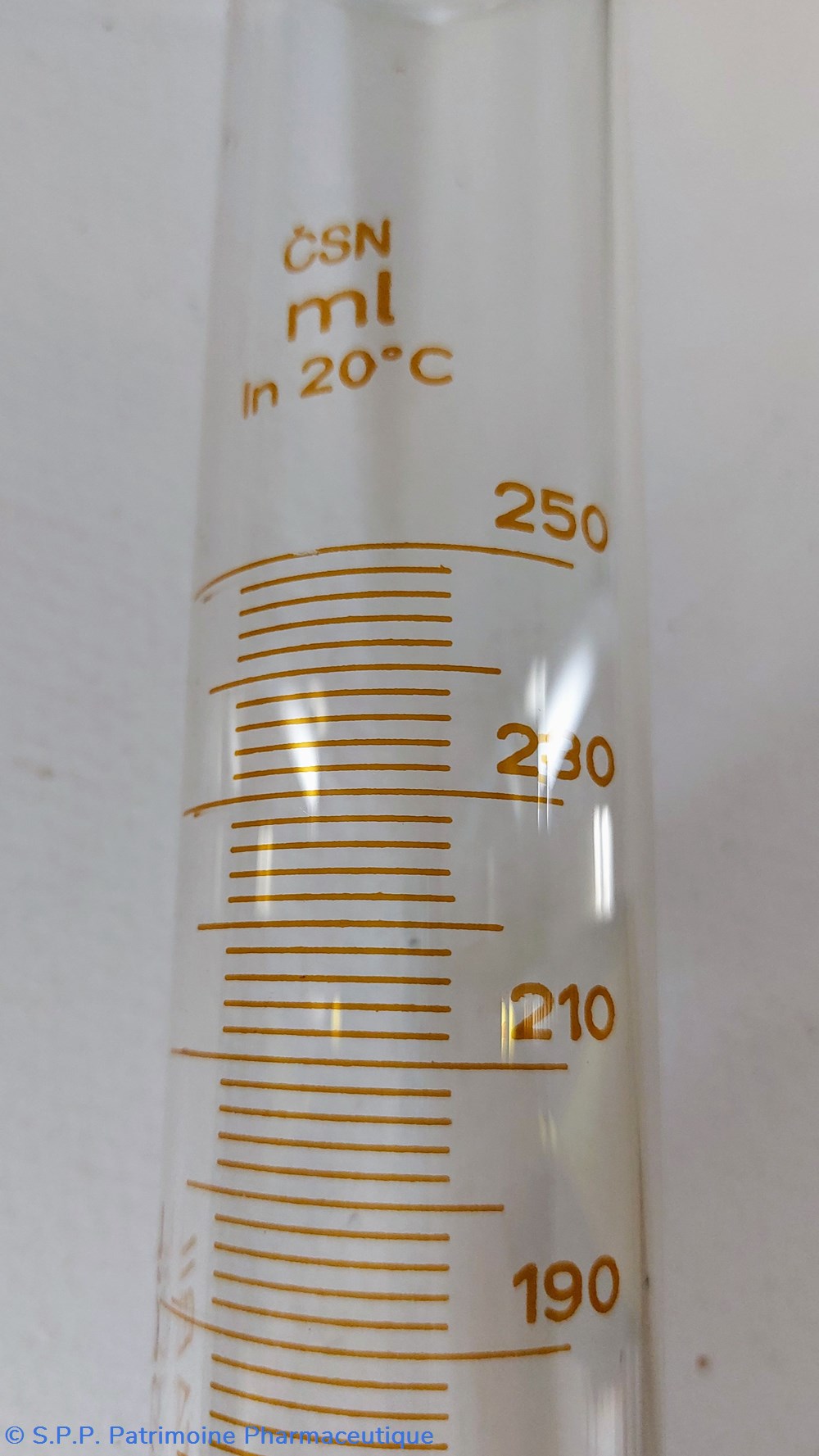 Éprouvette sur pied graduée 30 à 250 ml 4 science pharmacie eprouvette sur pied graduee 30 a 250 ml