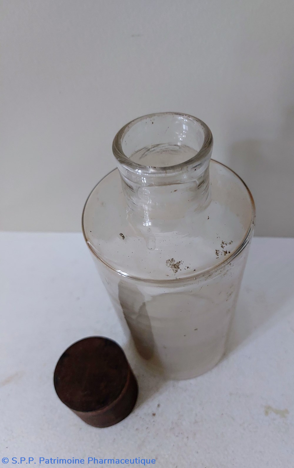 19 Flacon en verre blanc 2 science pharmacie 19 flacon en verre blanc