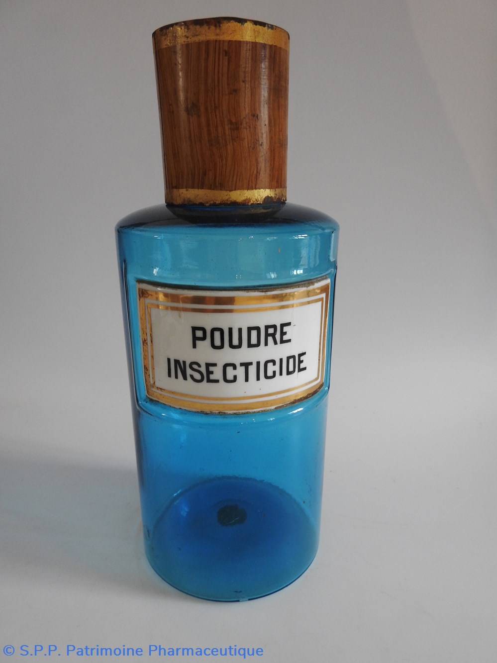 POUDRE INSECTICIDE flacon G.M. science pharmacie poudre insecticide flacon g m