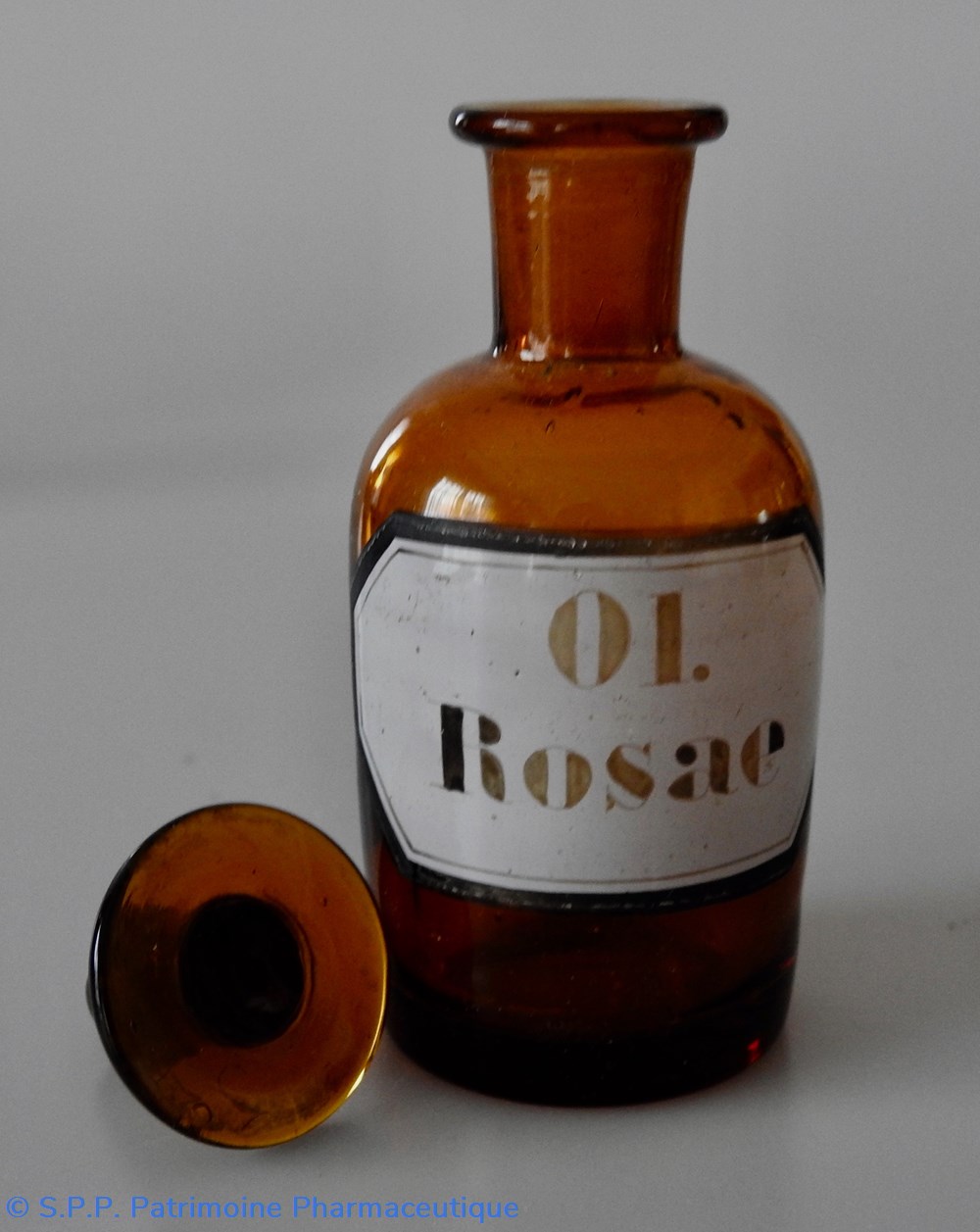 Flacon de pharmacie en verre ambré petit modèle avec étiquette 3 science flacon de pharmacie en verre ambre petit modele avec etiquette