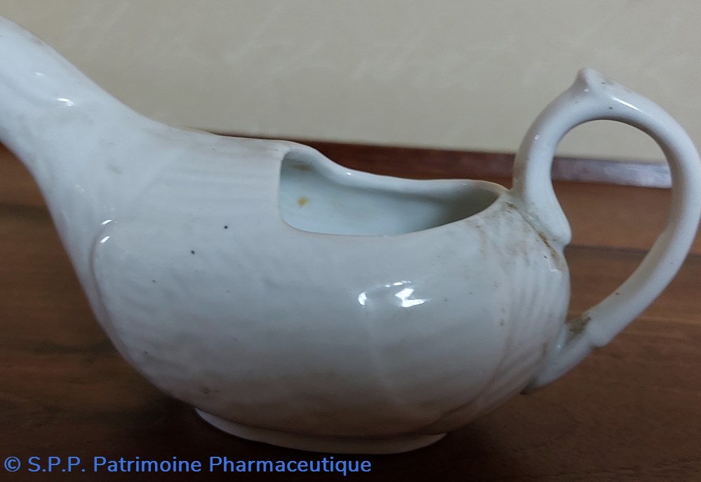 science pharmacie biberon de malade canard de malade