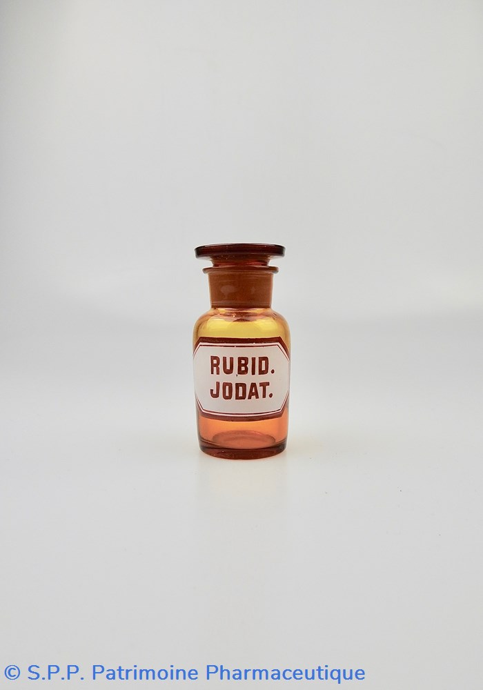 science flacon de pharmacie en verre ambre tres petit modele a etiquette blanche et rouge
