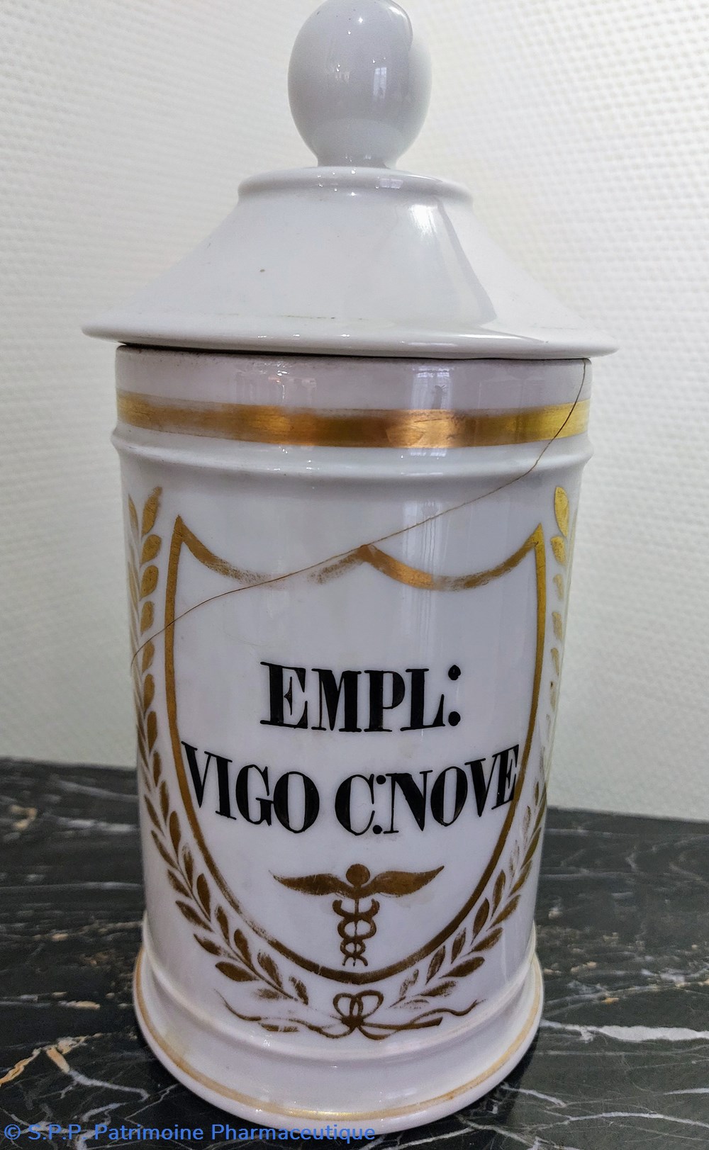science pharmacie pot faience blanche empl vigo c nove