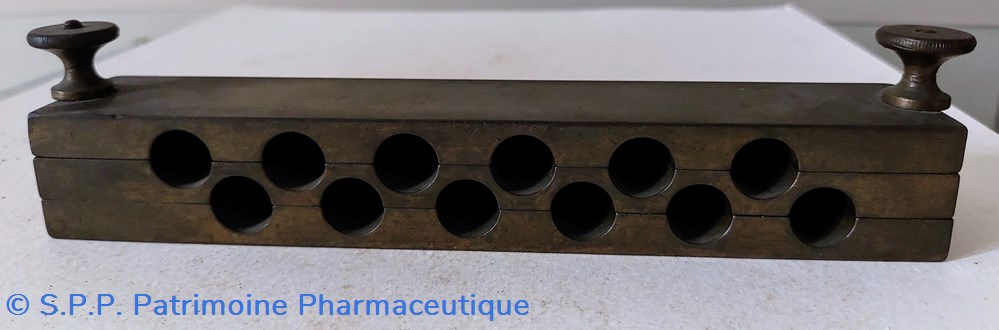 science pharmacie moule 12 suppositoires en laiton