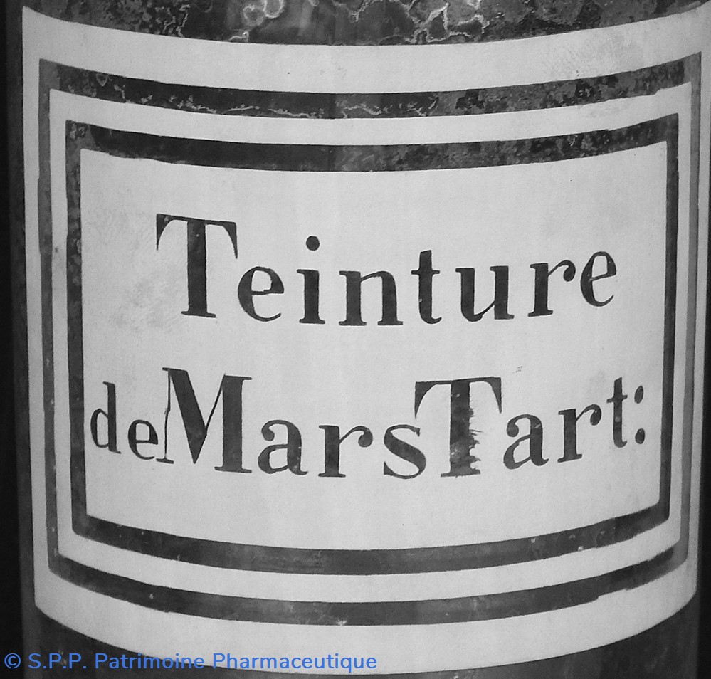 Flacon en verre petit modèle étiquette blanche Pharmacie RAVASSE 2 science flacon en verre petit modele etiquette blanche pharmacie ravasse