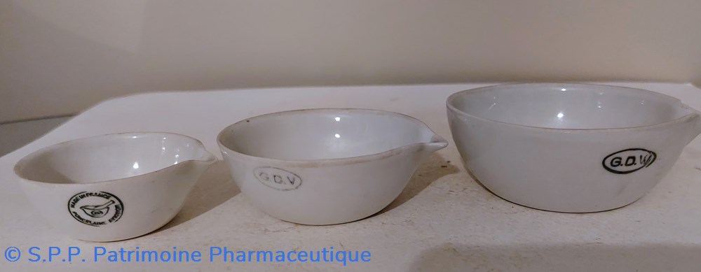 science pharmacie capsules evaporation coupelles de laboratoire porcelaine blanche
