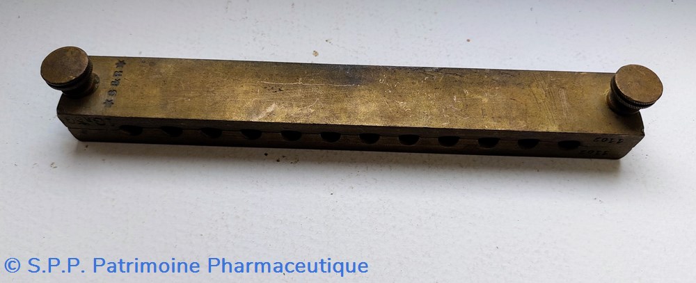 Moule en laiton 12 suppositoires petits logements 2 science pharmacie moule en laiton 12 suppositoires petits logements