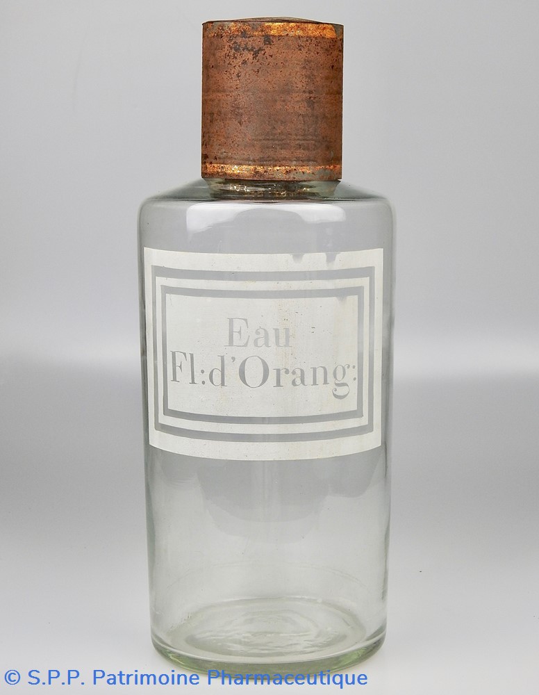 Flacon en verre très grand modèle étiquette blanche Pharmacie RAVASSE 4 science flacon en verre tres grand modele etiquette blanche pharmacie ravasse
