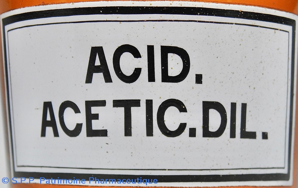 Flacon de pharmacie en verre ambré moyen modèle à étiquette blanche et noire 2 science flacon de pharmacie en verre ambre moyen modele a etiquette blanche et noire