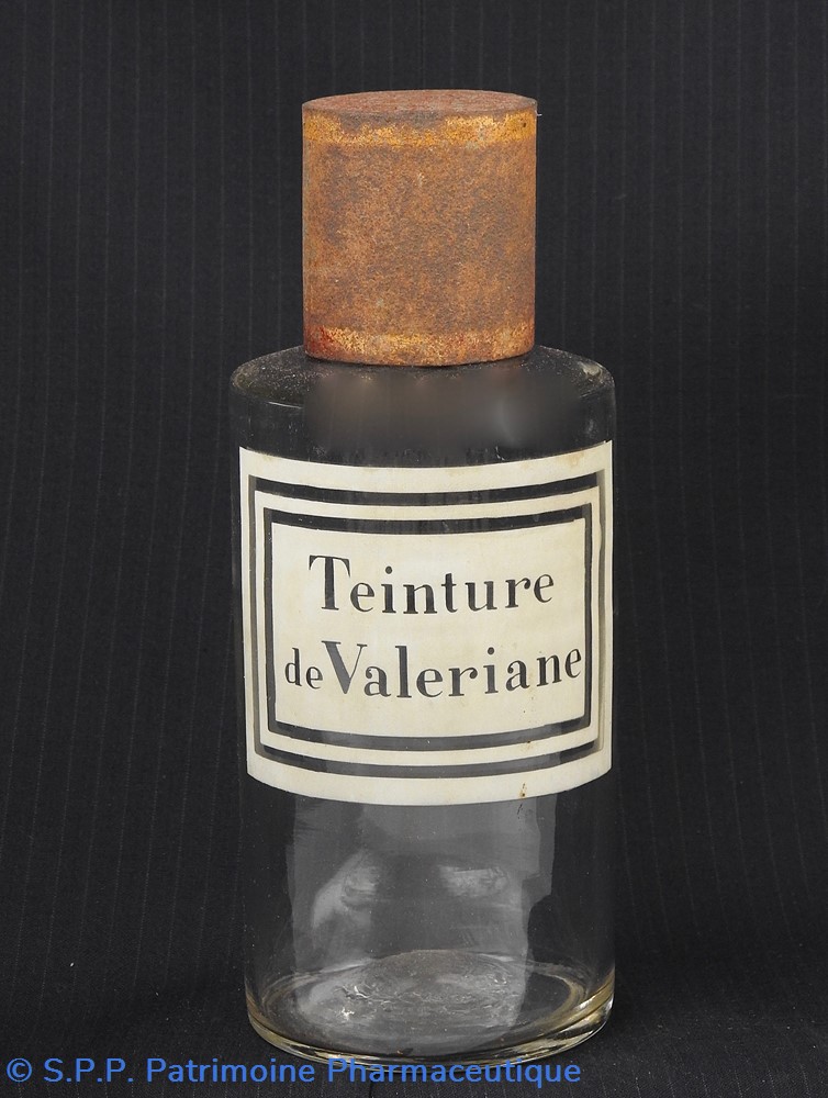 Flacon en verre petit modèle étiquette blanche Pharmacie RAVASSE science flacon en verre petit modele etiquette blanche pharmacie ravasse