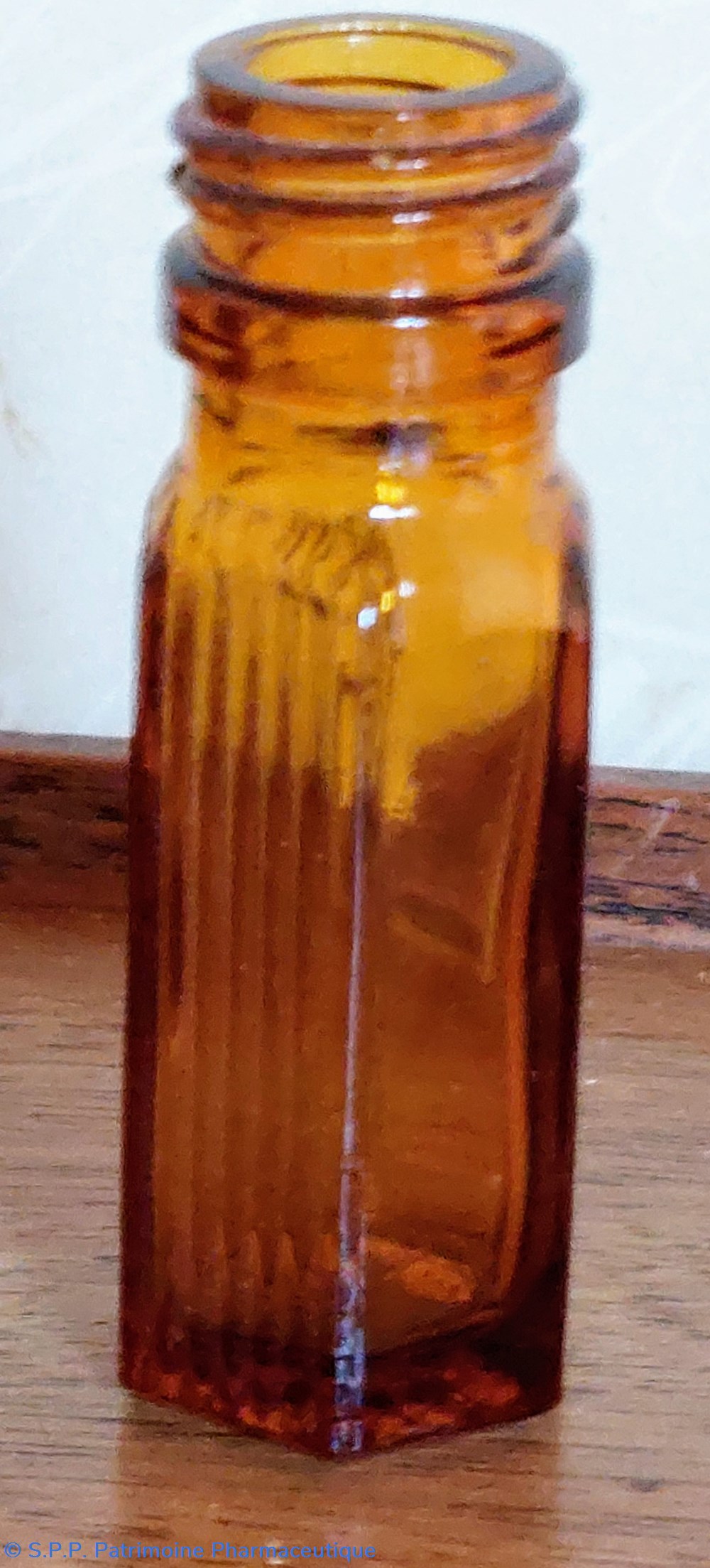 science pharmacie 6 petit flacon hexagonal en verre ambre