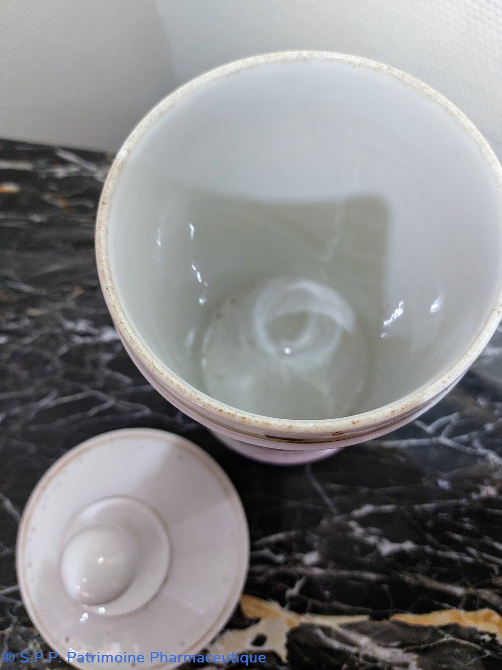 Pot faïence blanche EXT: VALERIAN: 4 science pharmacie pot faience blanche ext valerian