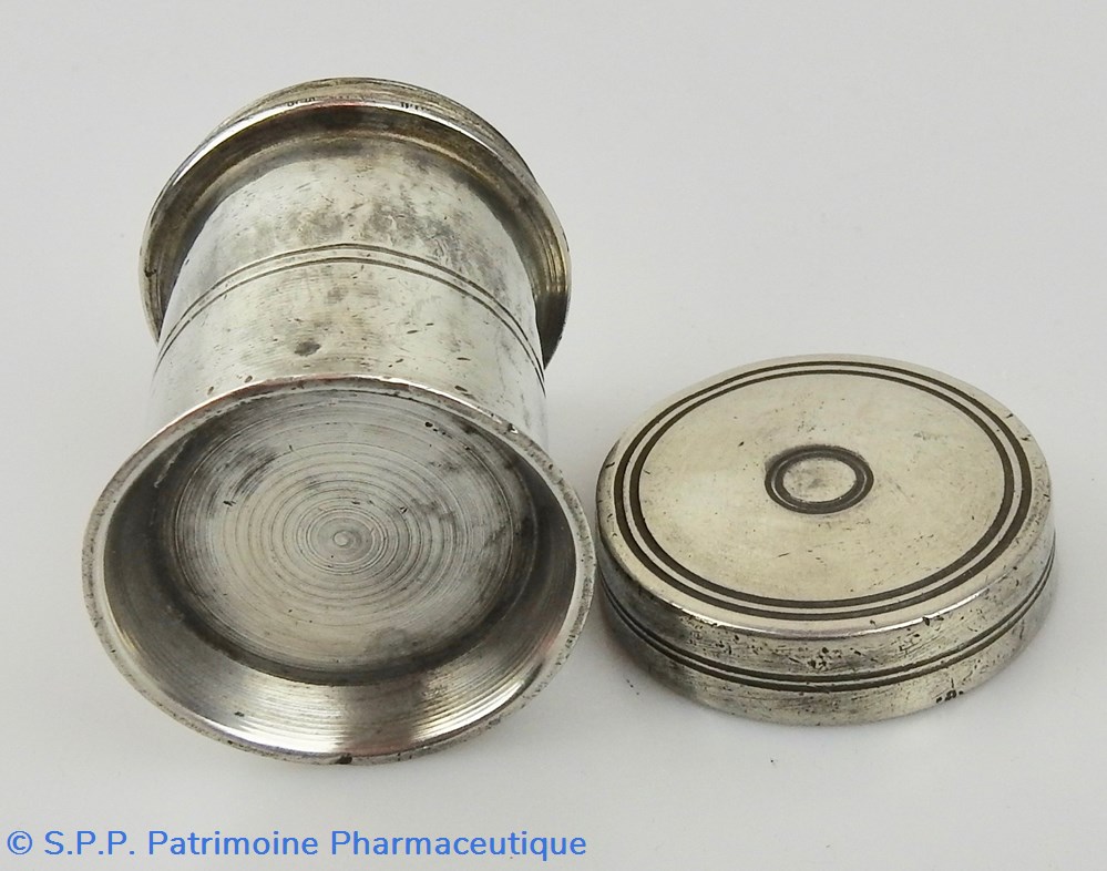 science pharmacie pot a onguent en etain