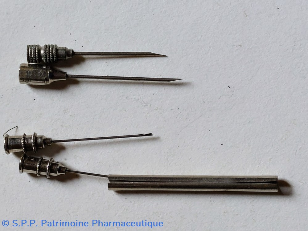 Seringue 7.5 cm dans boîtier métal alu 8cm 4 science pharmacie seringue 7 5 cm dans boitier metal alu 8cm
