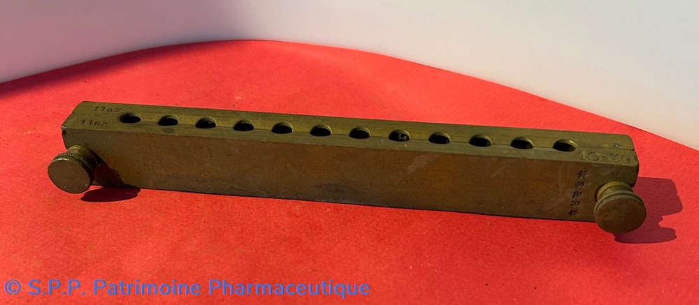 science pharmacie moule a suppositoires bebes