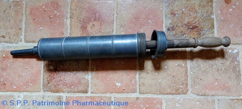 Seringue à clystère en étain pour bétail 6 science pharmacie seringue a clystere en etain pour betail