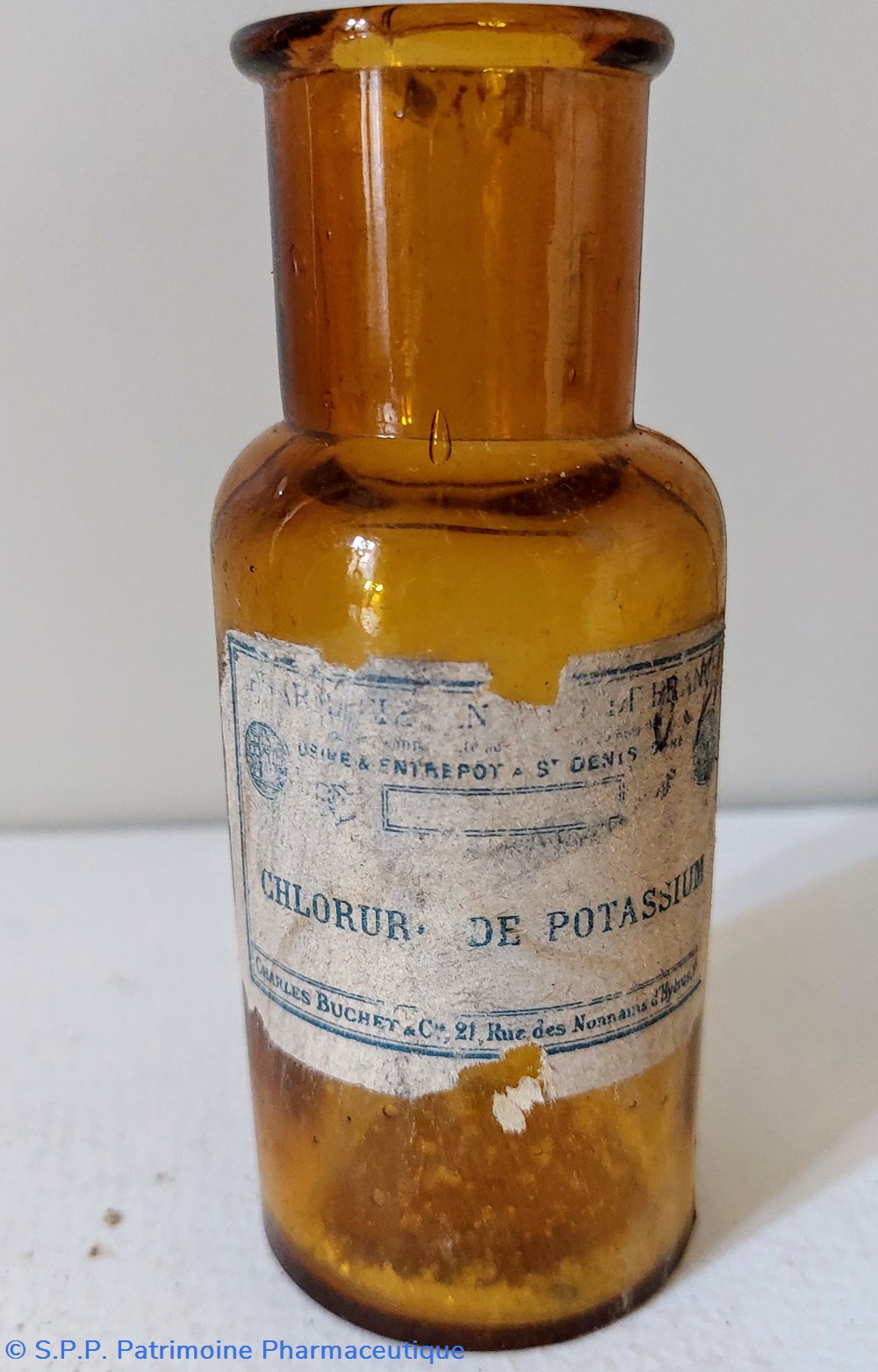 Chlorure de Potassium / Flacon verre ambré 11.5 cm 3 science pharmacie chlorure de potassium flacon verre ambre 11 5 cm