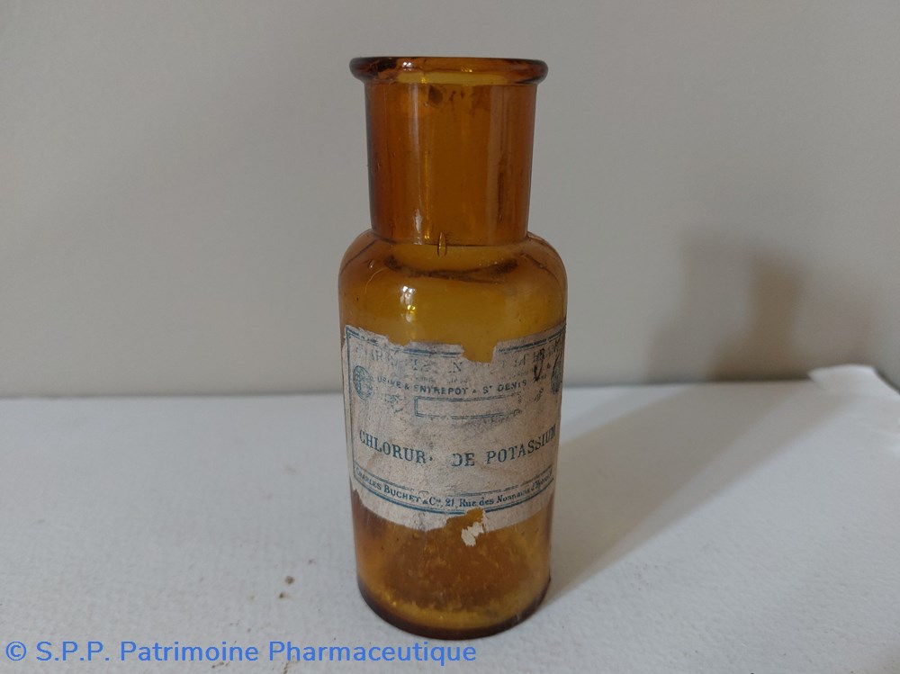 Chlorure de Potassium / Flacon verre ambré 11.5 cm 2 science pharmacie chlorure de potassium flacon verre ambre 11 5 cm