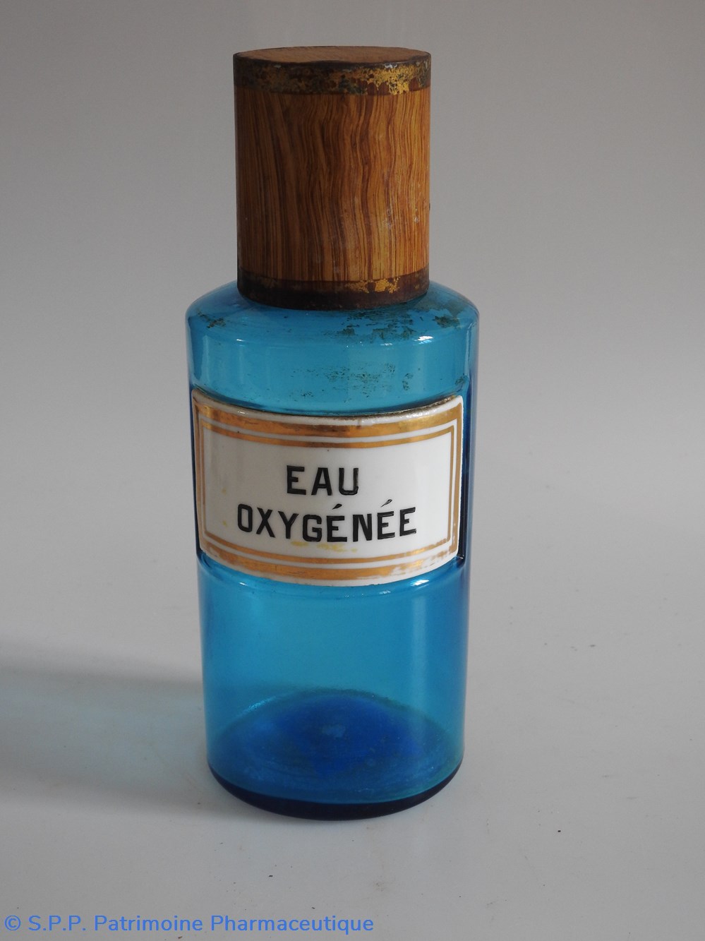 EAU OXYGÉNÉE flacon G.M. science pharmacie eau oxygenee flacon g m